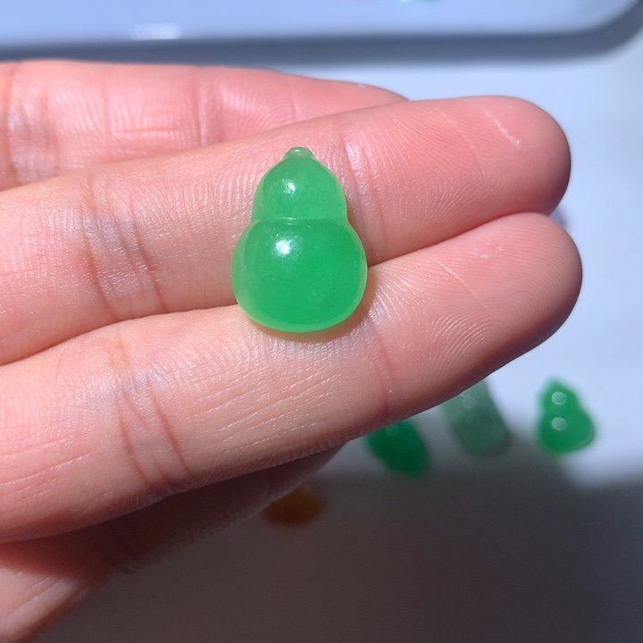 奋***前翡翠未镶嵌颈饰挂件