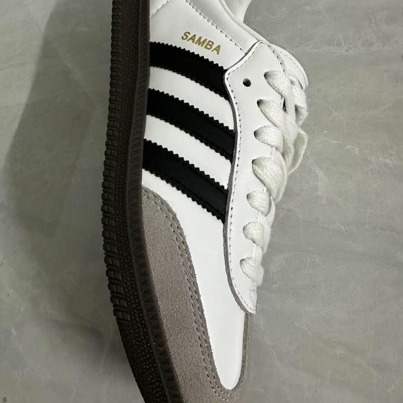 【UK码发货】休闲百搭德训板鞋 B5806