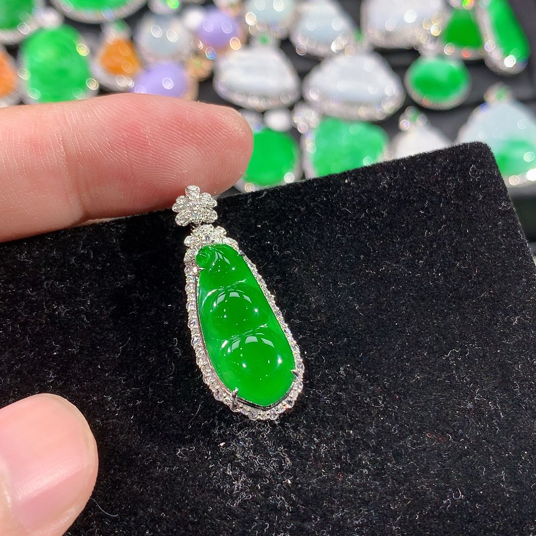 翡翠18K金镶嵌颈饰