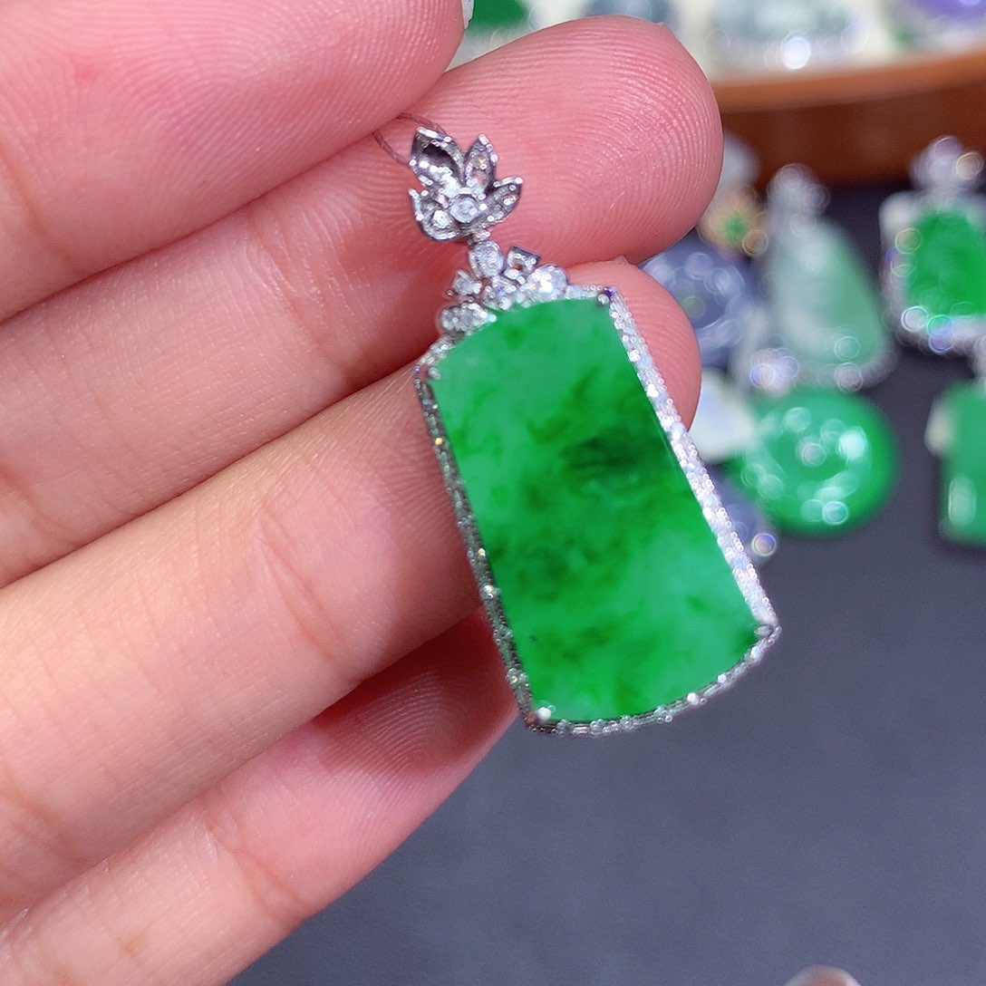 翡翠吊坠(不含链)18K金镶嵌