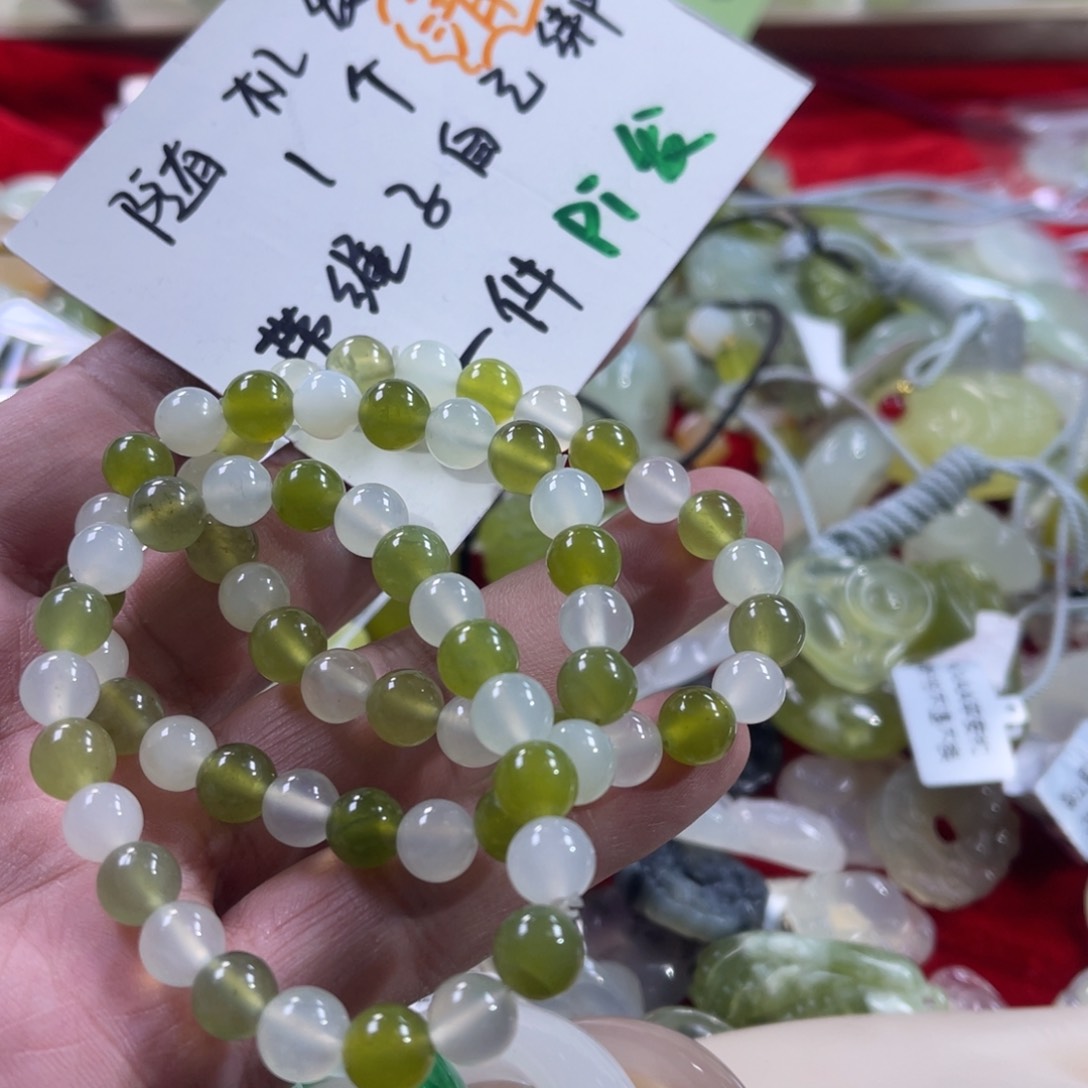 蛇纹石玉颈饰未镶嵌