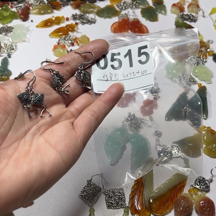 健****蛇纹石玉未镶嵌耳饰