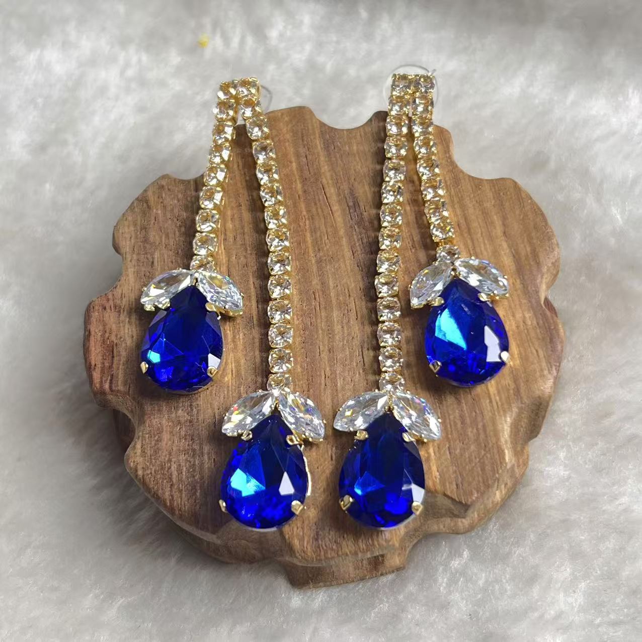 Y典藏品 蓝流苏款时尚耳钉美观大气美轮美奂尽显魅力