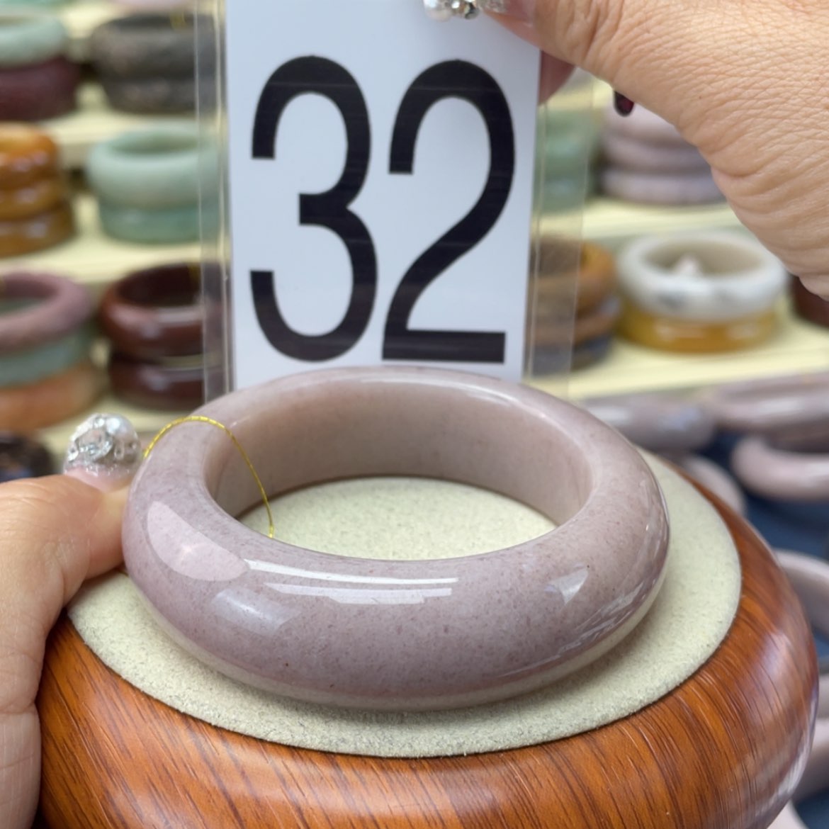 【闪购商品】石英质玉手镯未镶嵌