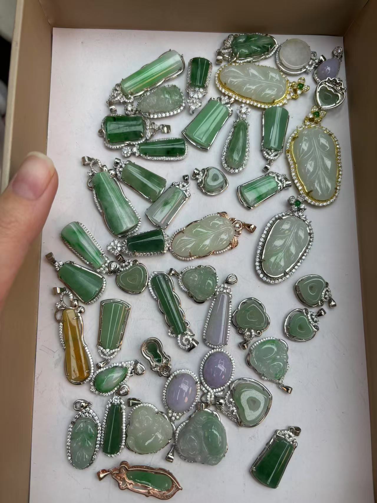 天然缅甸翡翠A货S925银镶嵌吊坠