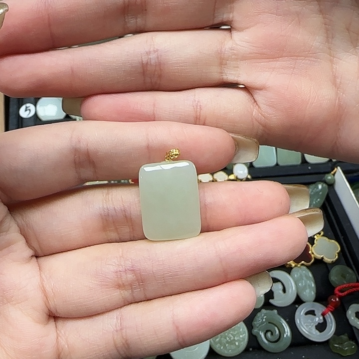 和田玉颈饰18K金镶嵌