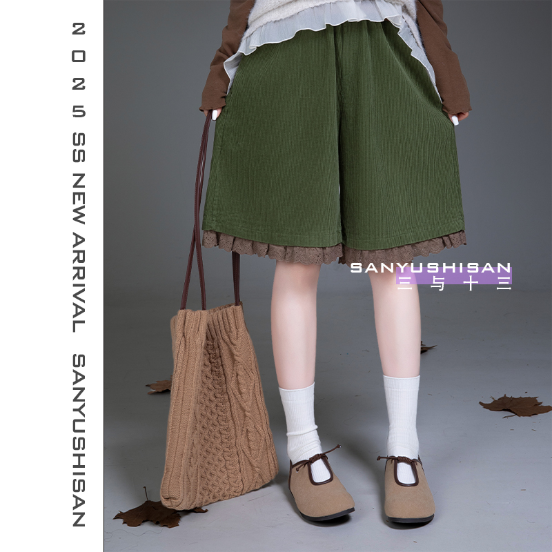 三与十三|复古绒花|秋季时尚百搭蕾丝拼接松紧短裤-1