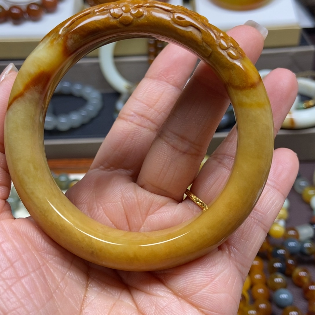 ****贝蛇纹石玉未镶嵌手镯