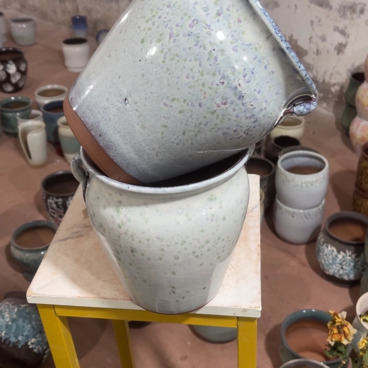 紫砂花盆口径18高度21两只小瑕疵