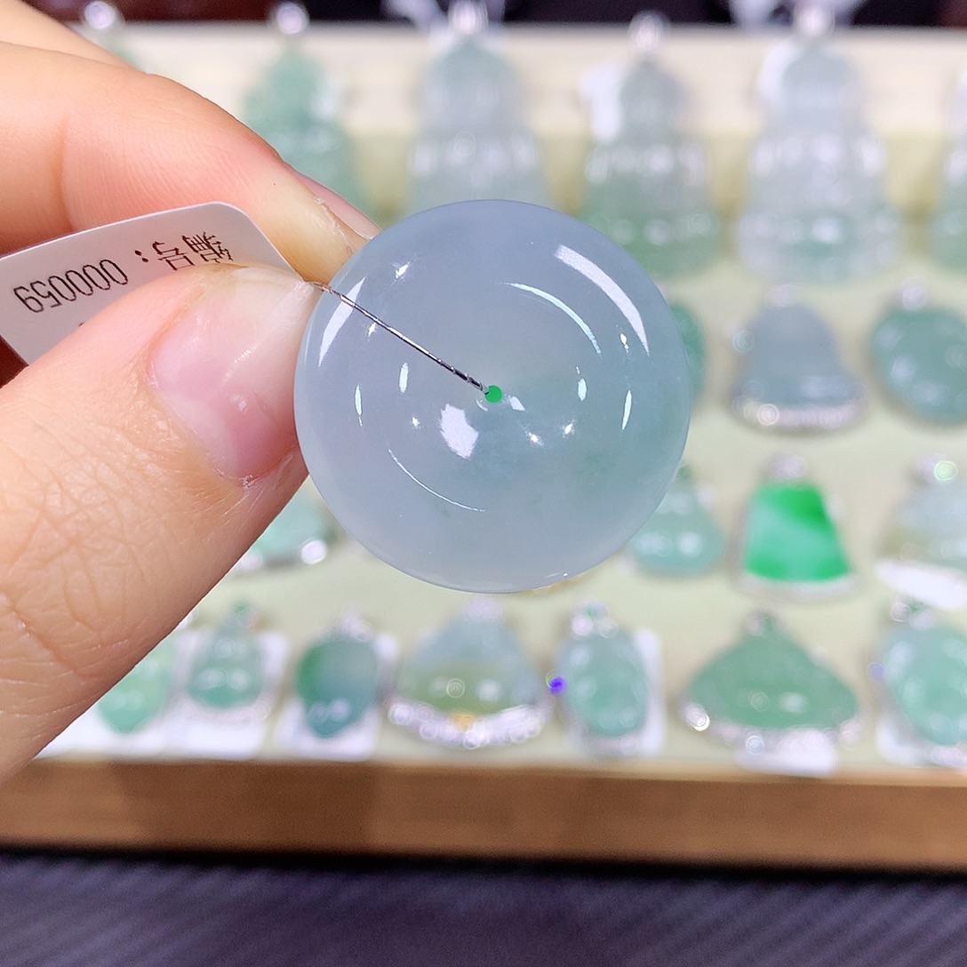 翡翠未镶嵌颈饰平安扣