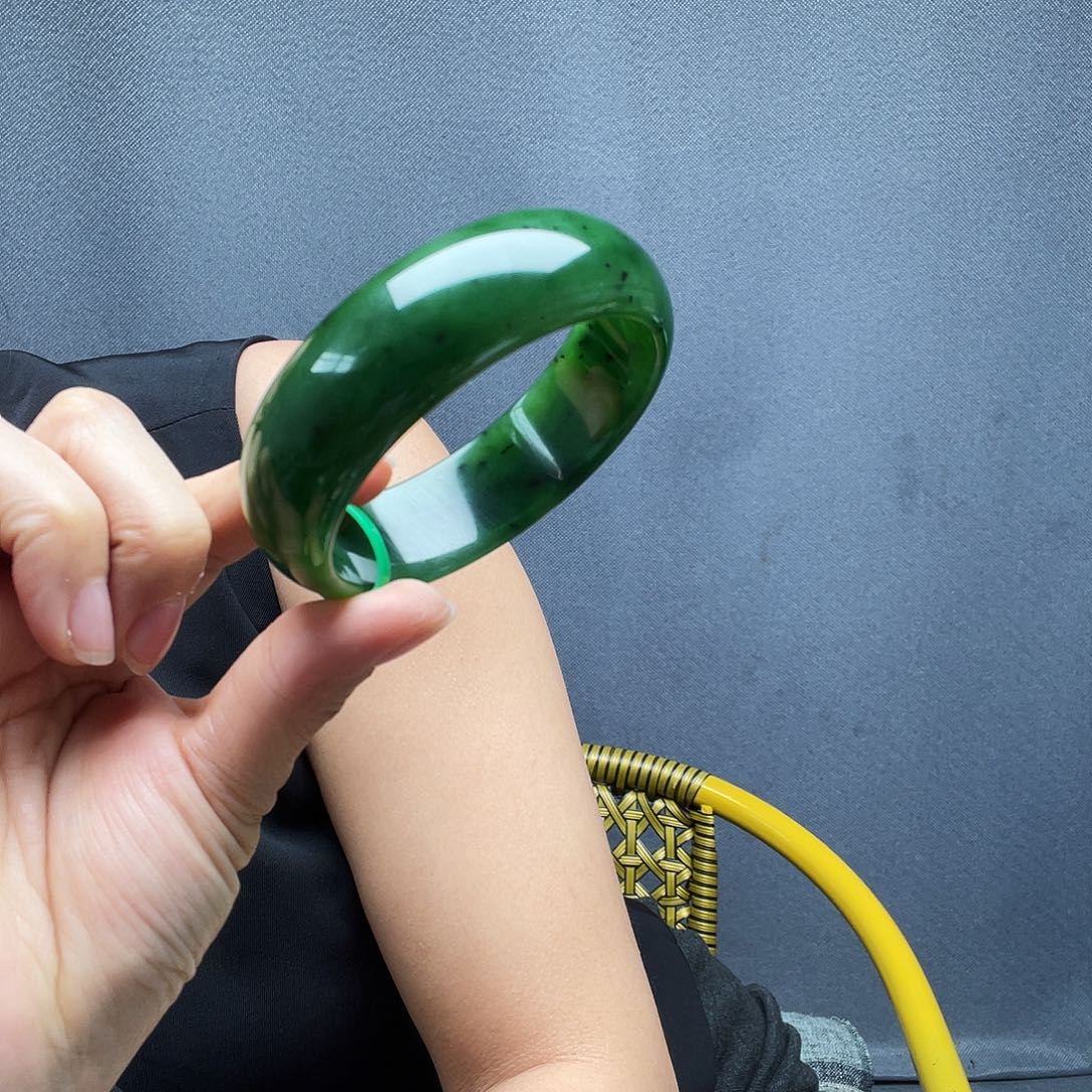 一***好和田玉未镶嵌手镯