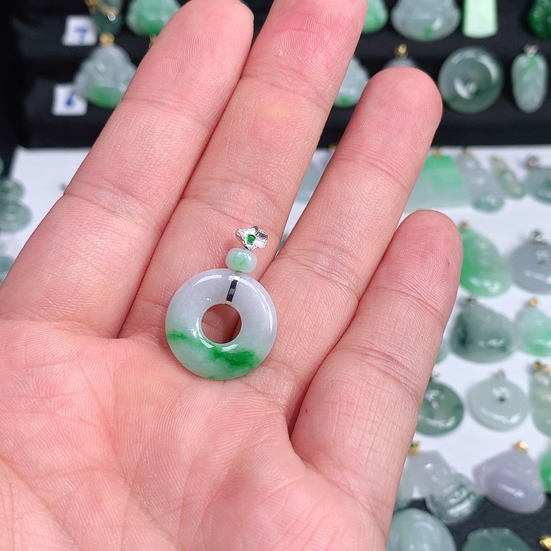 翡翠颈饰未镶嵌翡翠