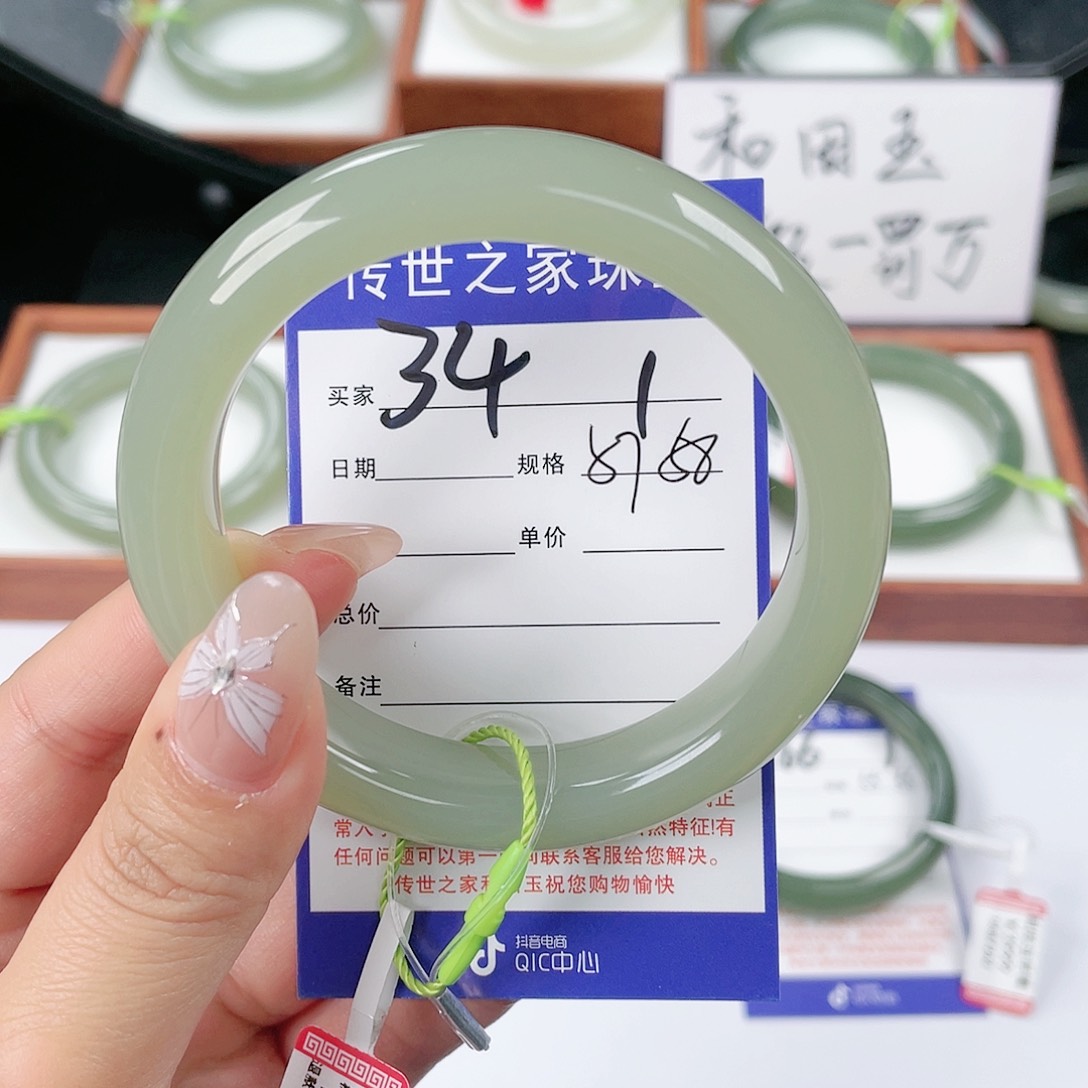 和田玉手镯未镶嵌
