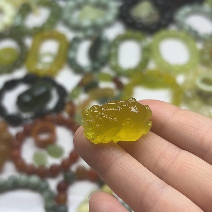 蛇纹石玉吊坠未镶嵌