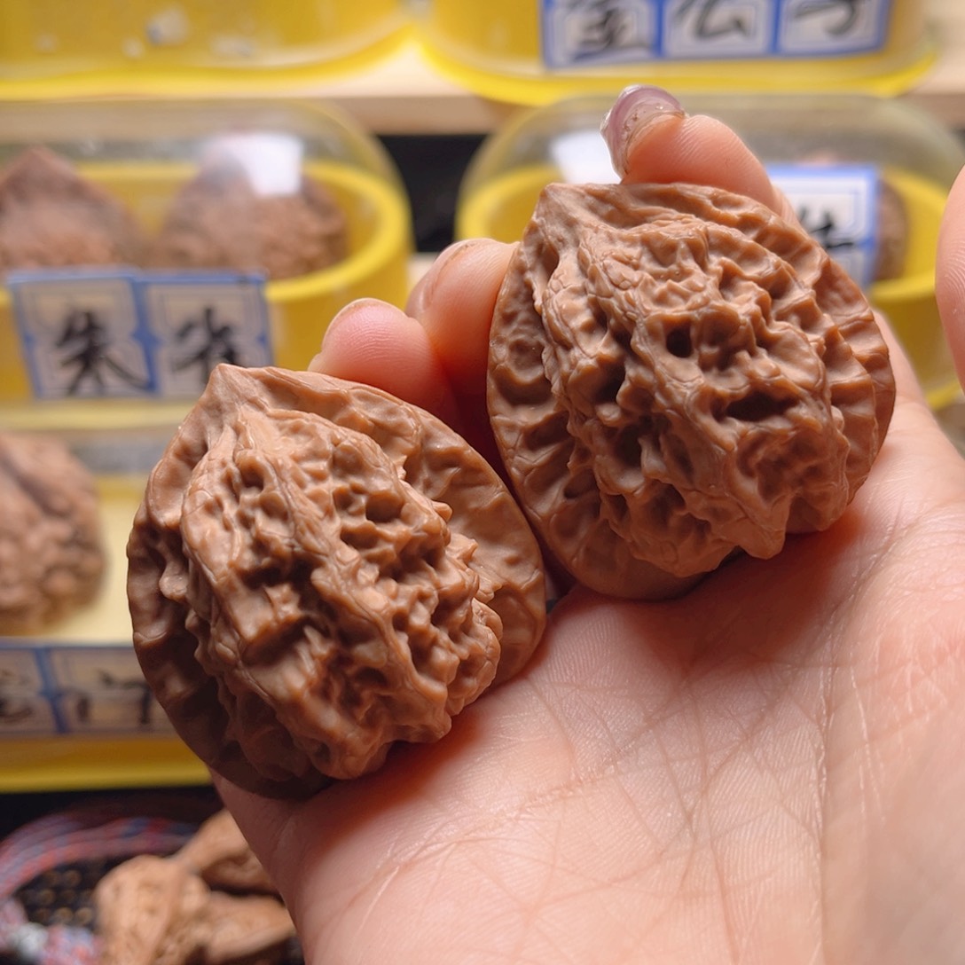 文玩核桃把件梨木台