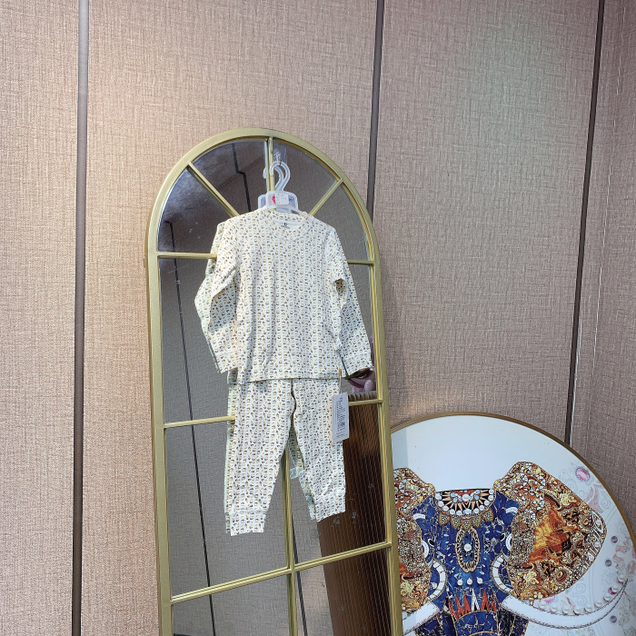 AJ262   宝宝米杏色满印长袖舒绒厚秋衣套装