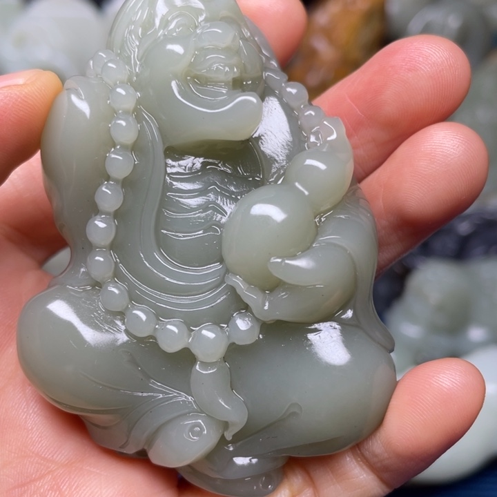 颈饰未镶嵌和田玉人****韦