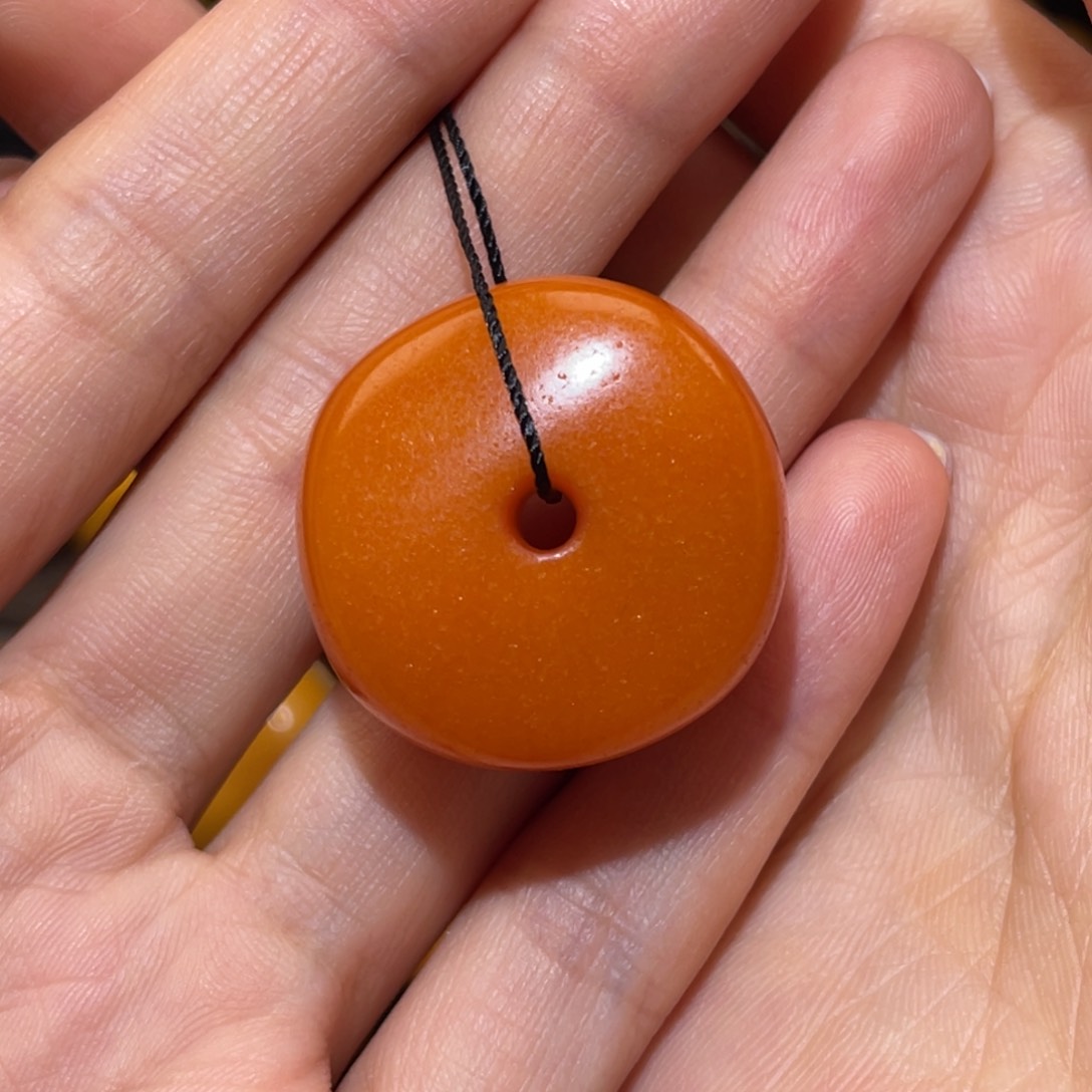 【闪购商品】琥珀裸石未镶嵌草**路扣子