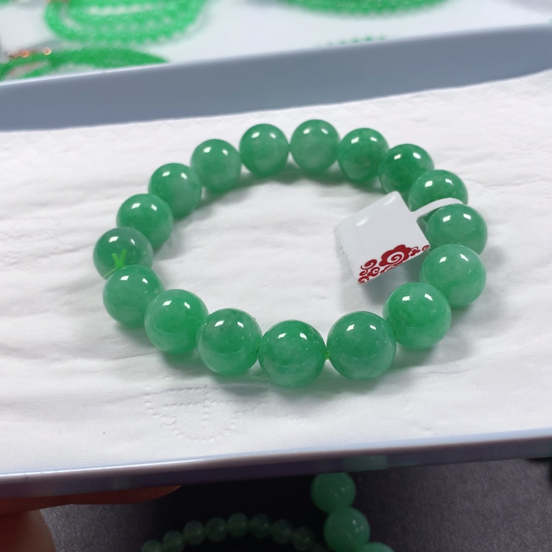 翡翠颈饰未镶嵌手串