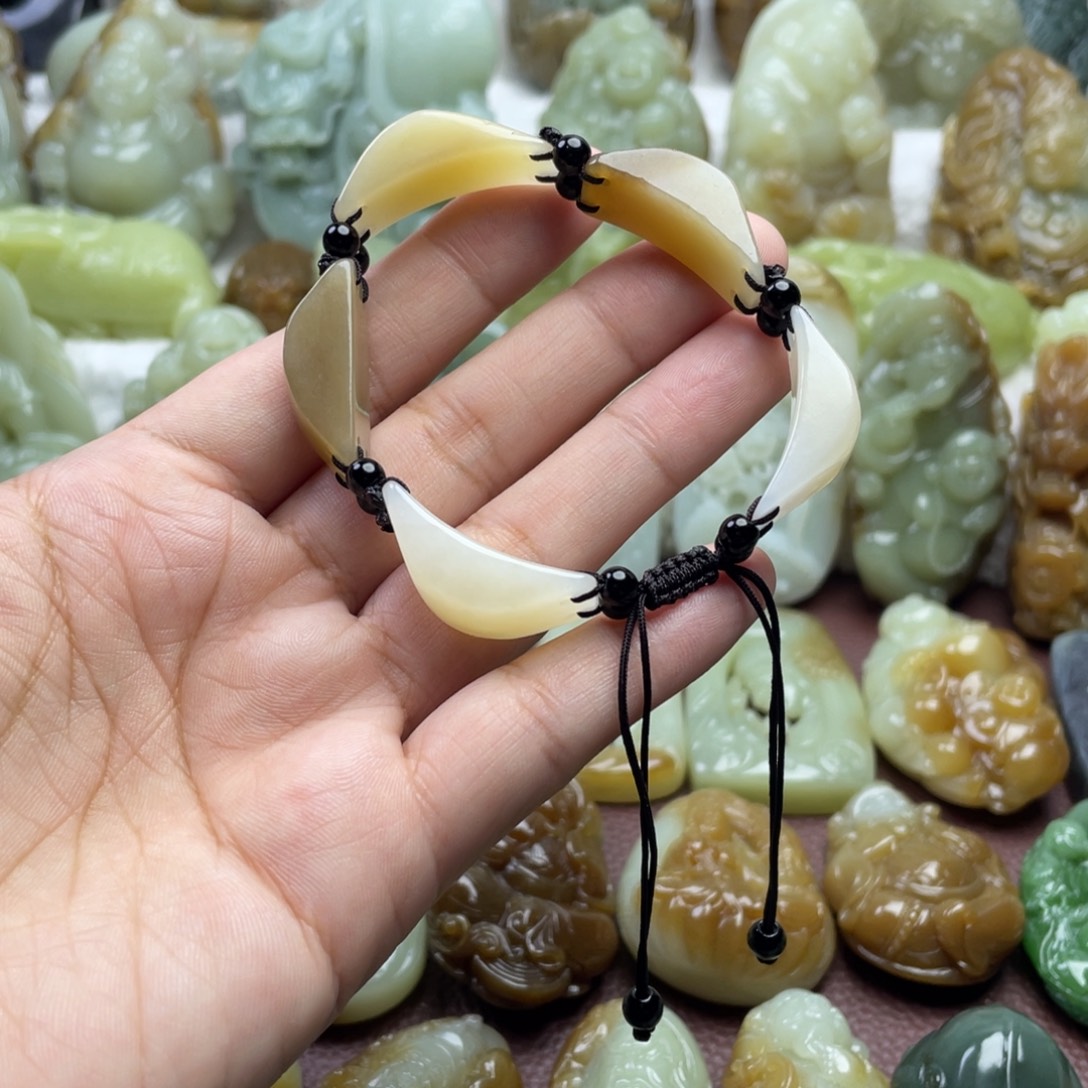 颈饰未镶嵌和田玉