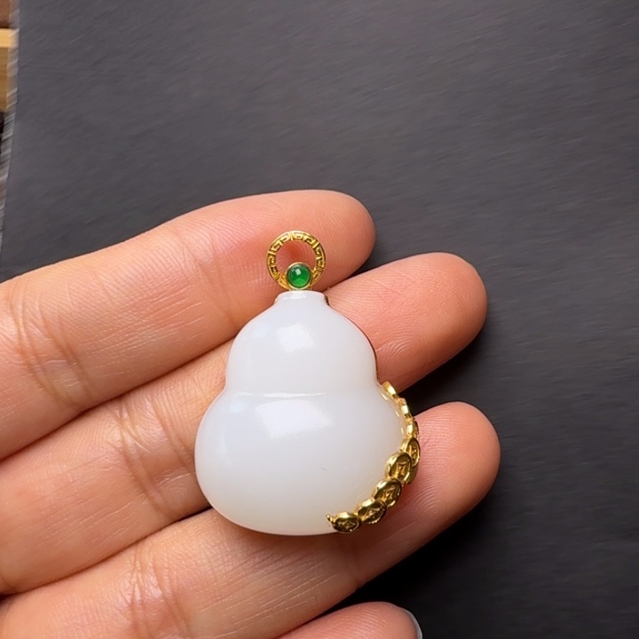 和田玉18K金镶嵌颈饰