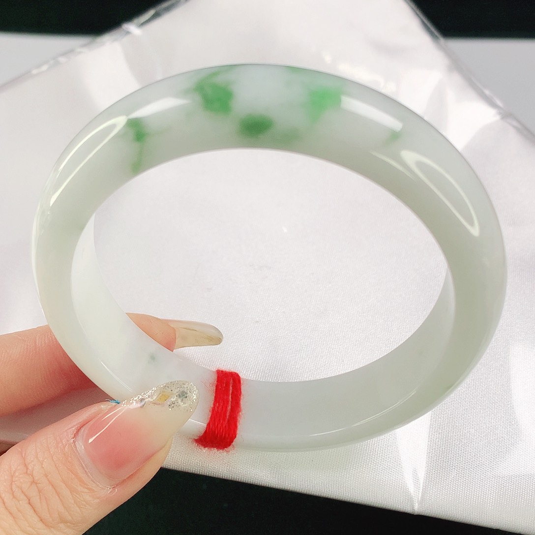 翡翠手镯未镶嵌58圈口