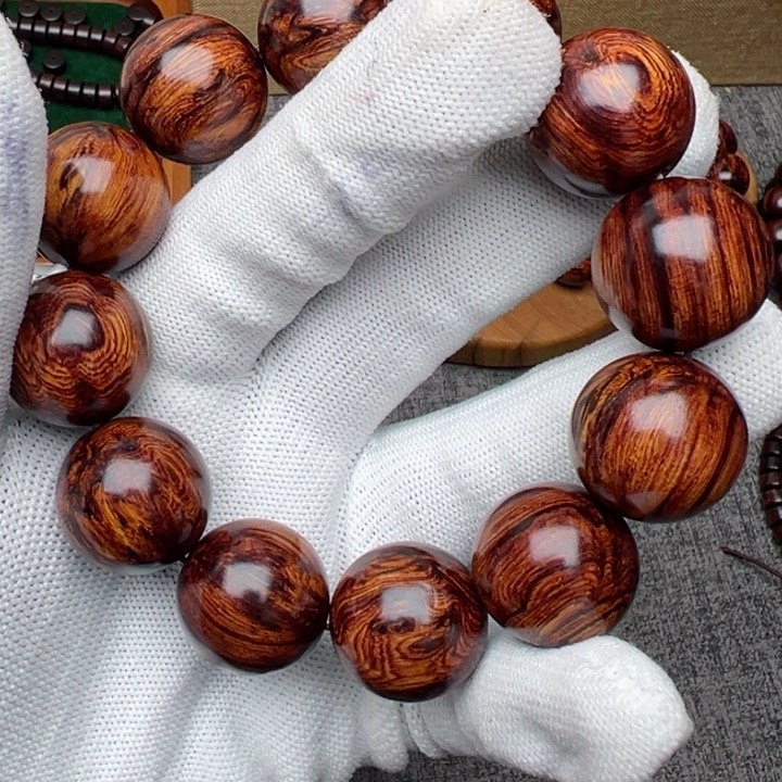 用***0木海南红降2.0一档黑金满纹手串