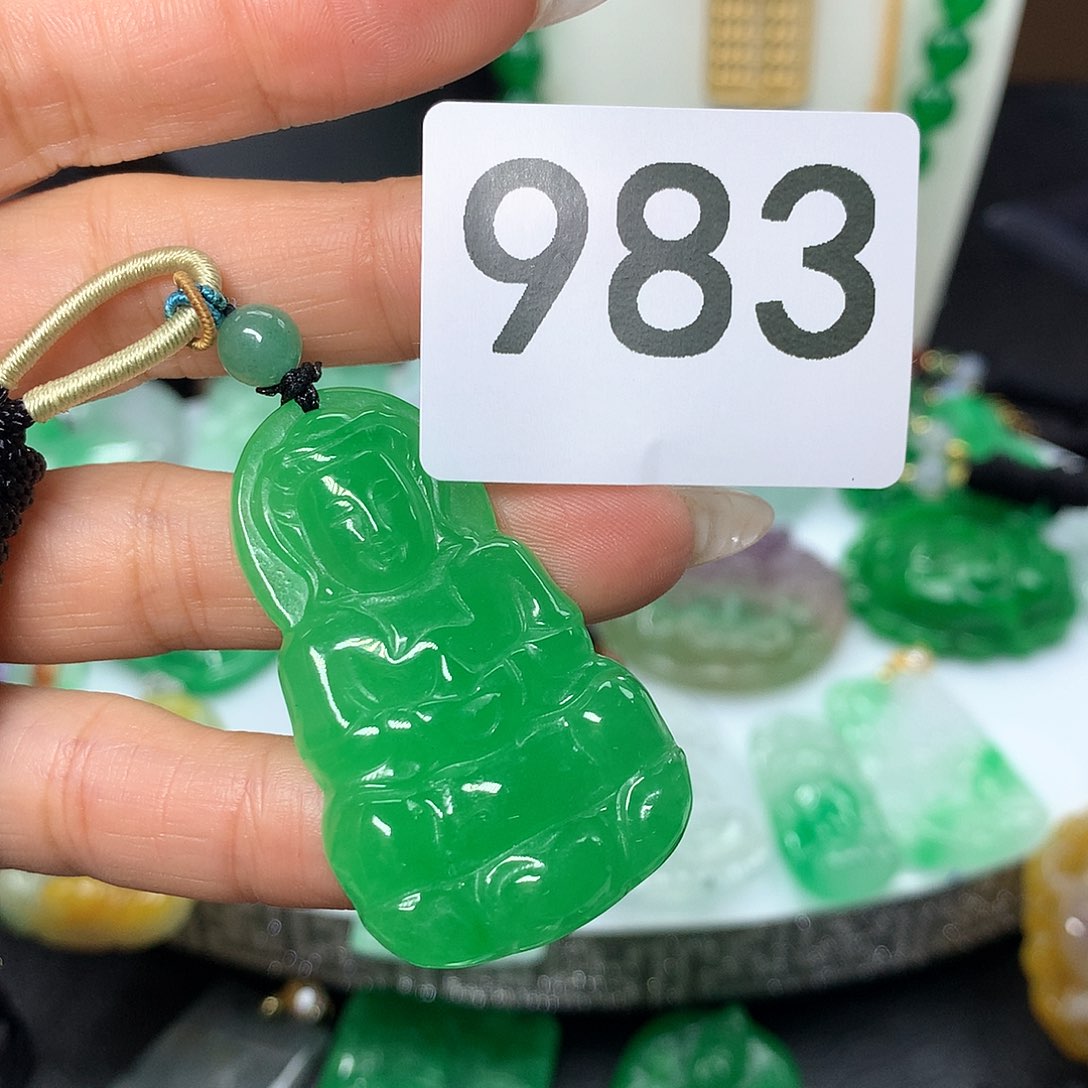 翡翠吊坠(赠链)未镶嵌