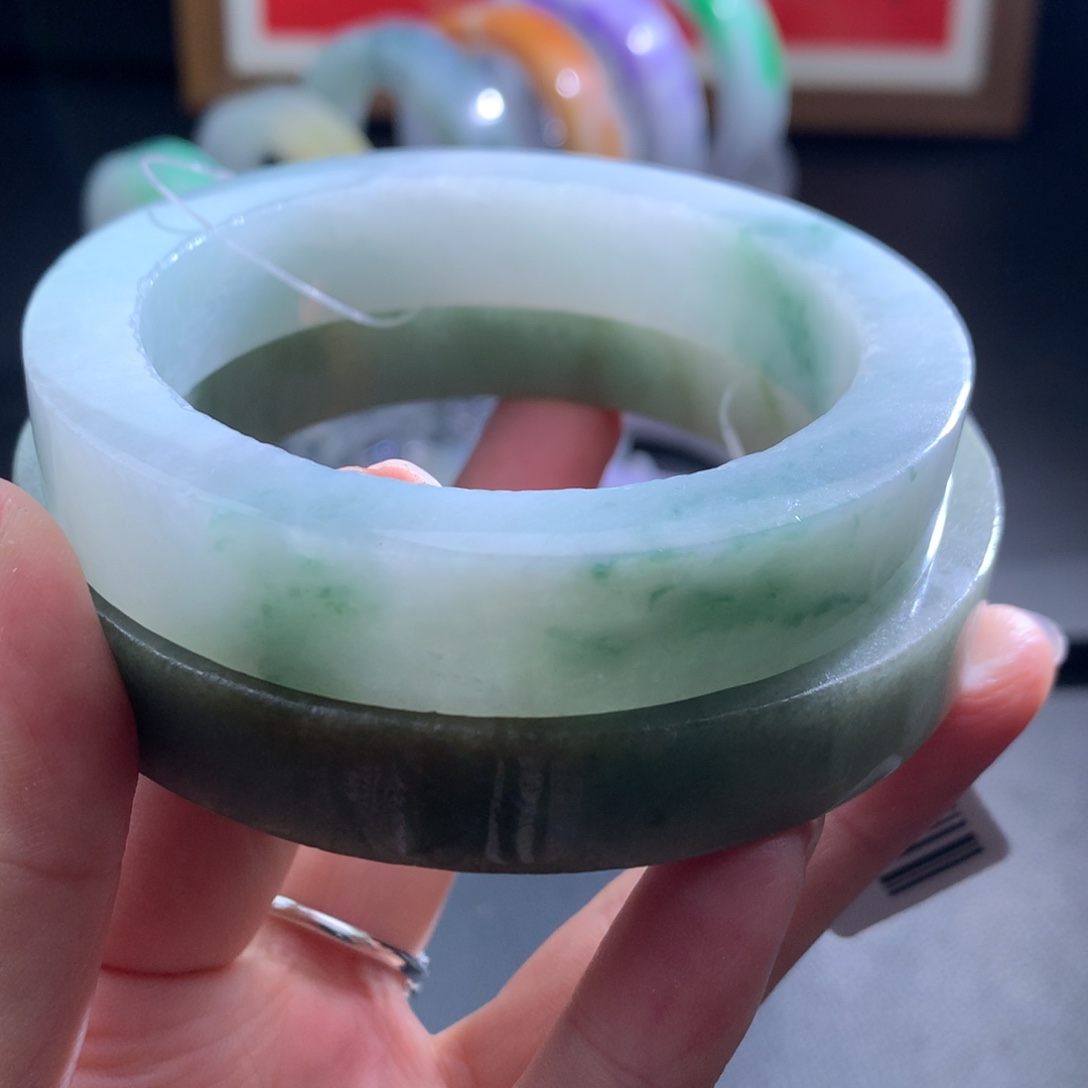 定制翡翠未镶嵌翡翠手镯