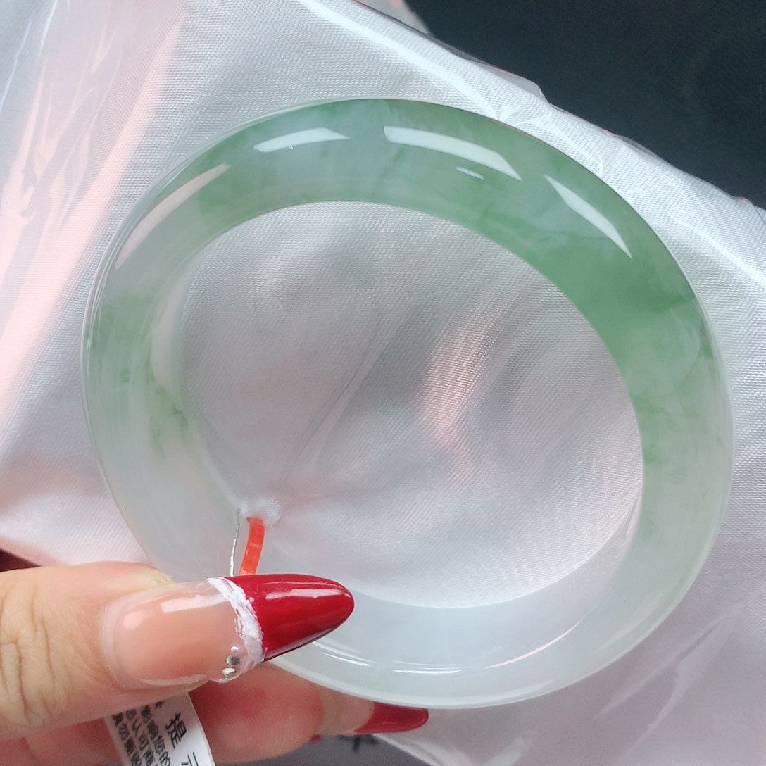 翡翠手镯未镶嵌55圈