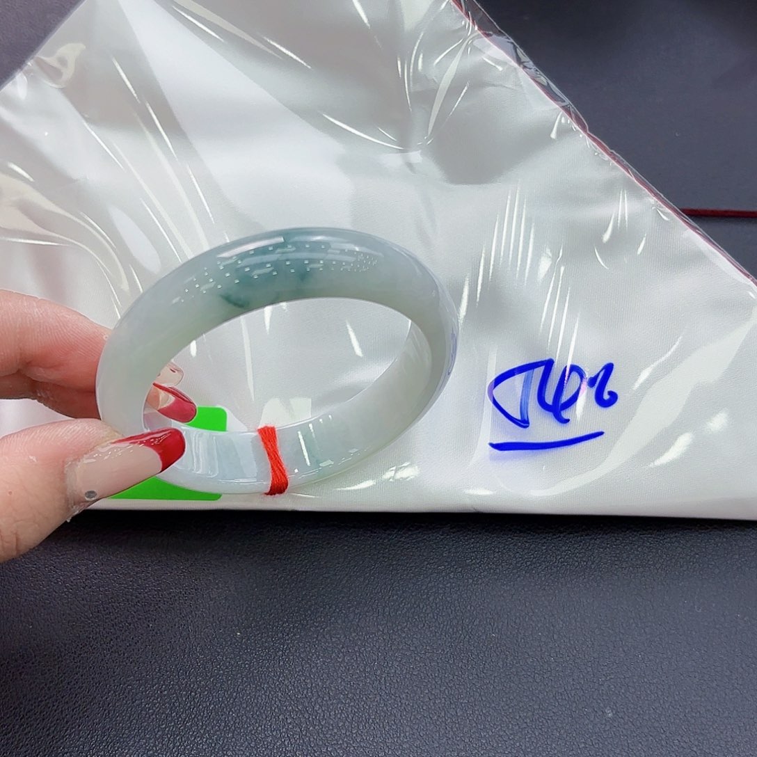 翡翠手镯未镶嵌手镯