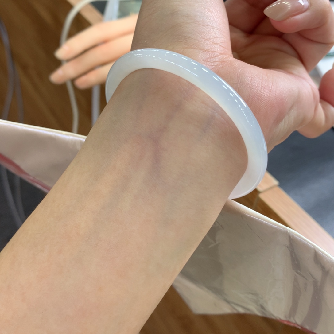 翡翠未镶嵌手镯天然Ａ货翡翠53白月光0毛孔0包容