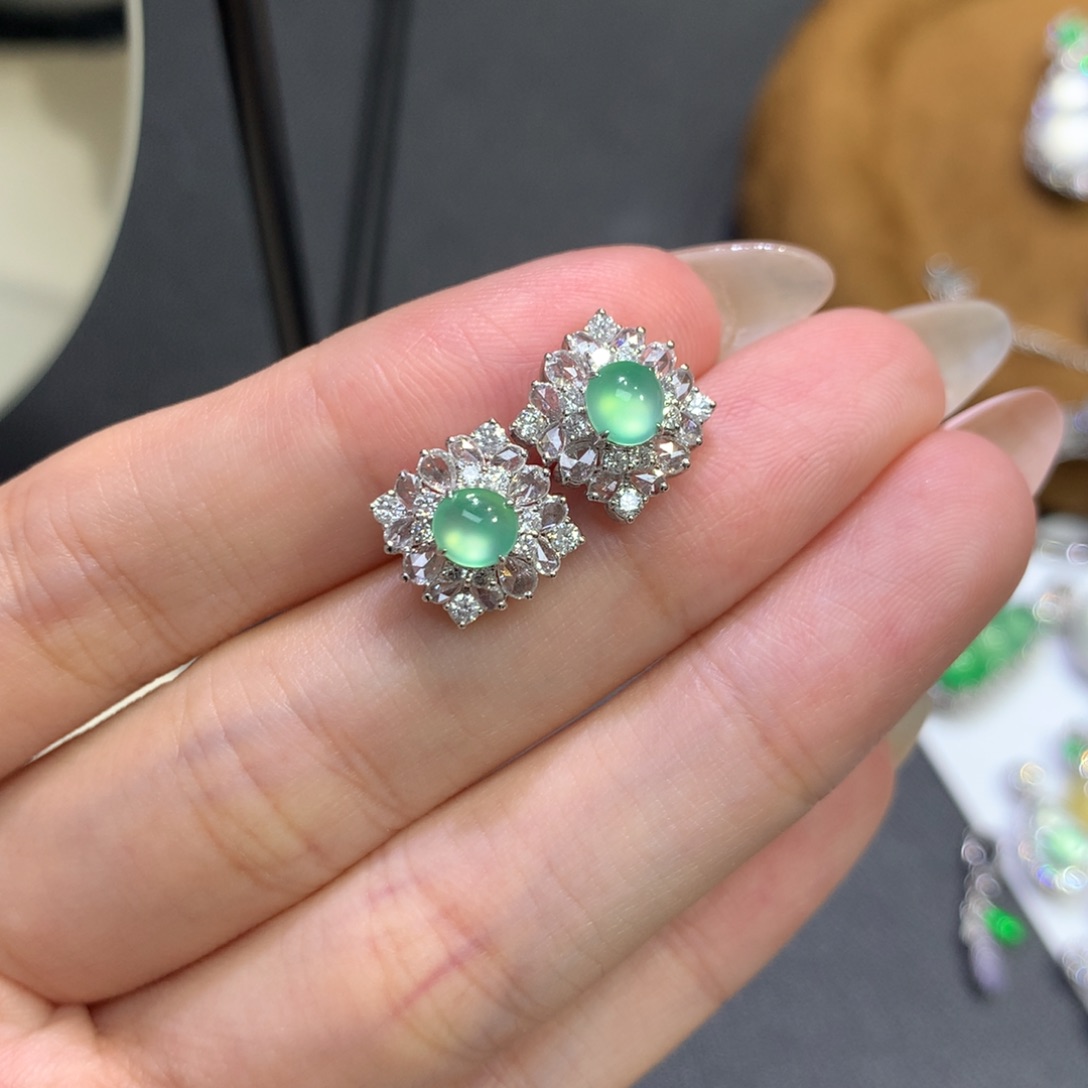 翡翠18K金镶嵌吊坠(赠链)木纳薄荷绿耳饰