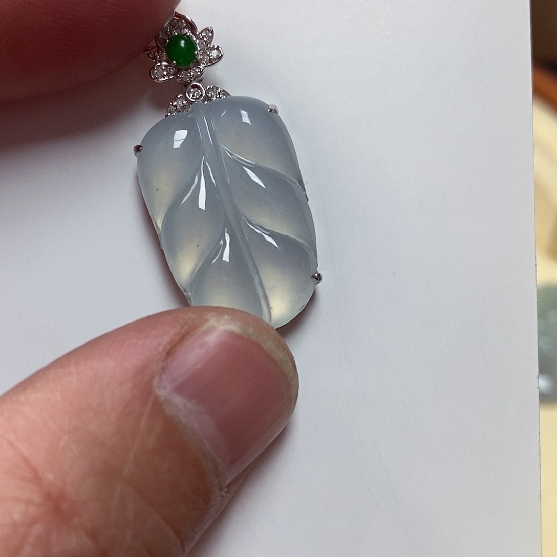 翡翠吊坠(不含链)18K金镶嵌叶子