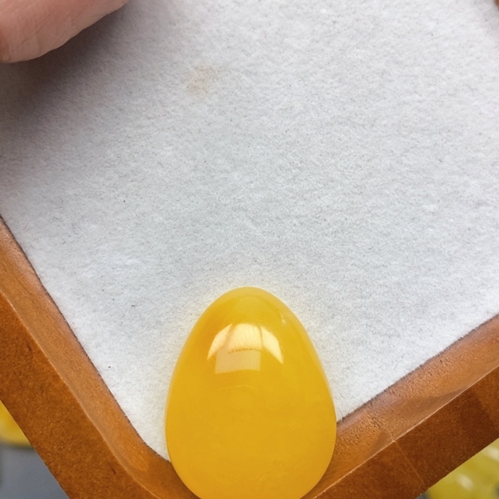 未镶嵌琥珀珠宝奇石
