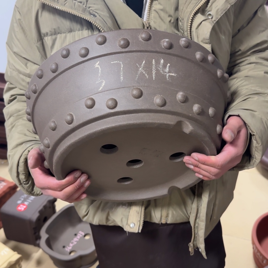 紫砂花盆呜呜呜呜