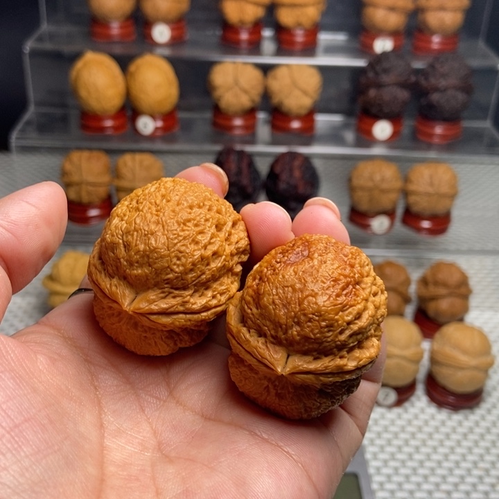 文玩核桃把件铁绣球26