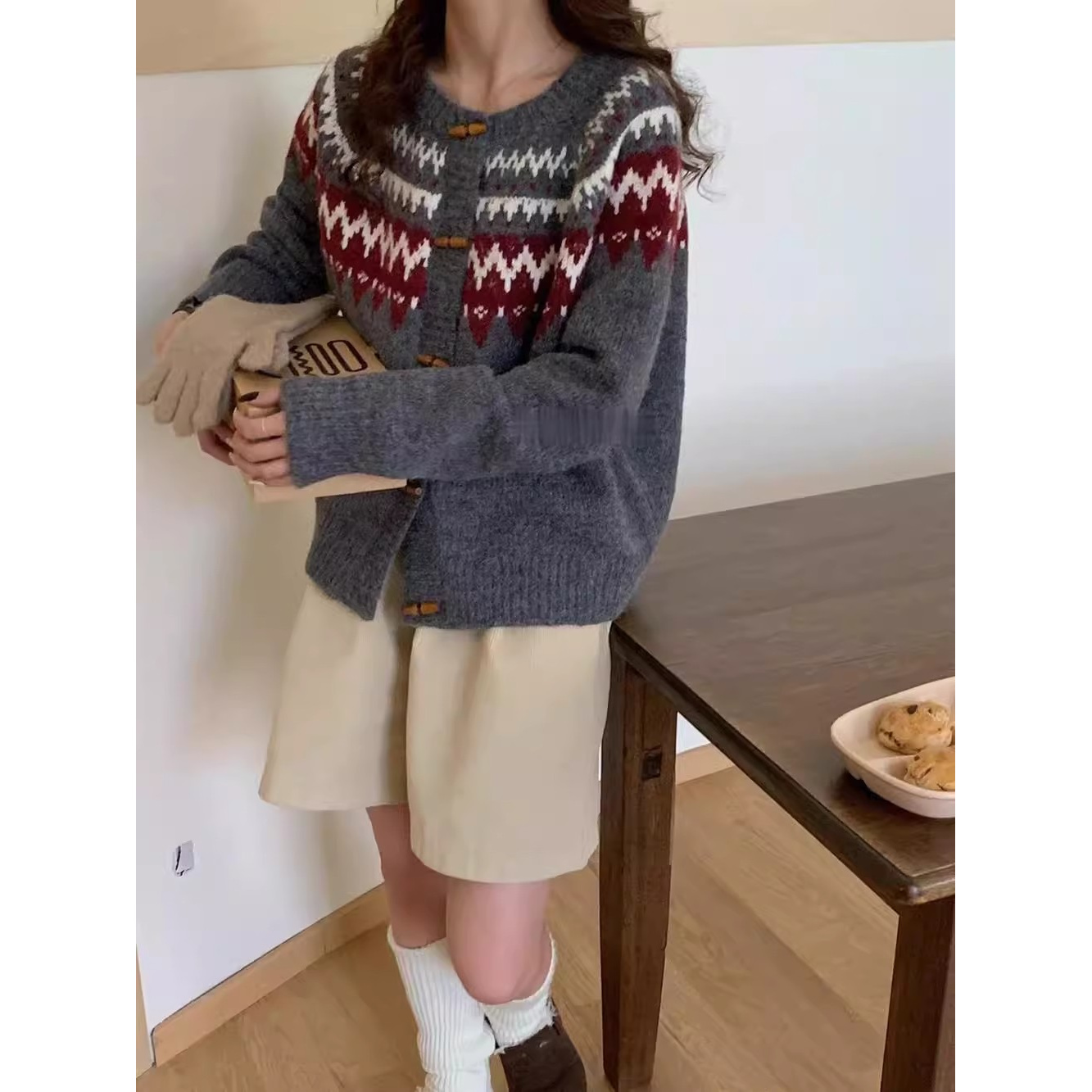 韩系秋冬女2025新款复古民族风提花木扣针织开衫宽松圆领毛衣外套