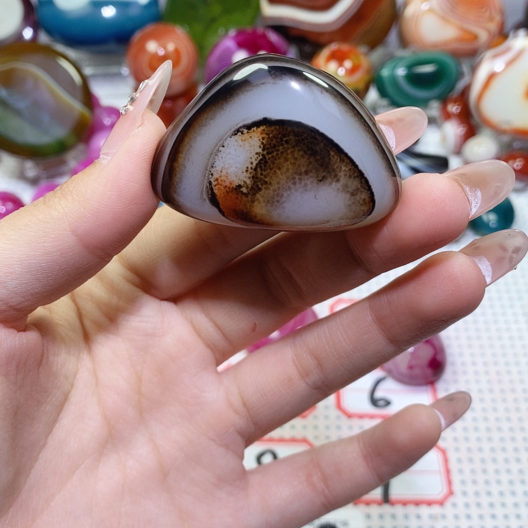 老***狼玛瑙/玉髓未镶嵌珠宝奇石