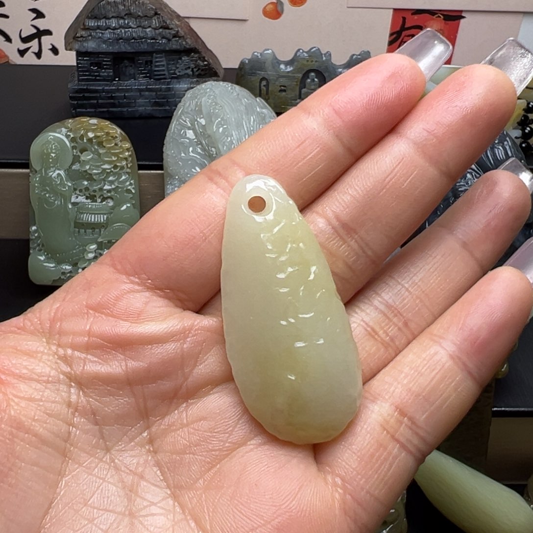 和田玉颈饰未镶嵌