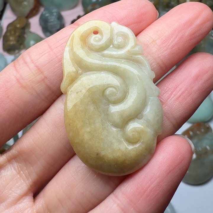 翡翠未镶嵌颈饰如意