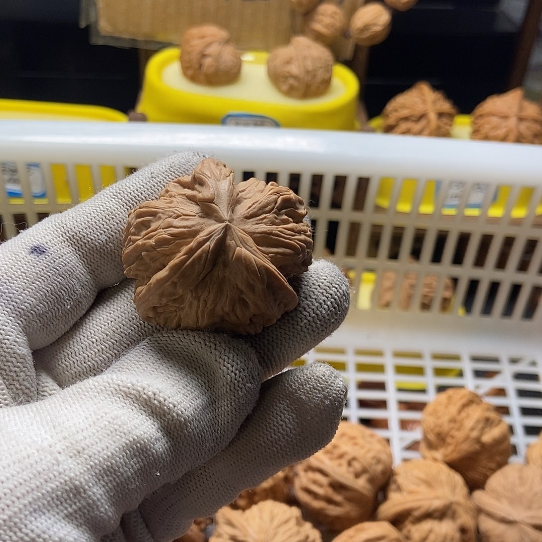 江***辞吊坠文玩核桃白狮子三棱