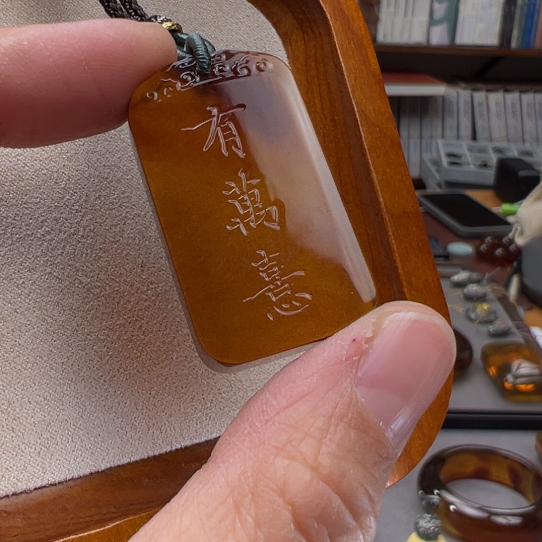 琥珀颈饰未镶嵌有万喜