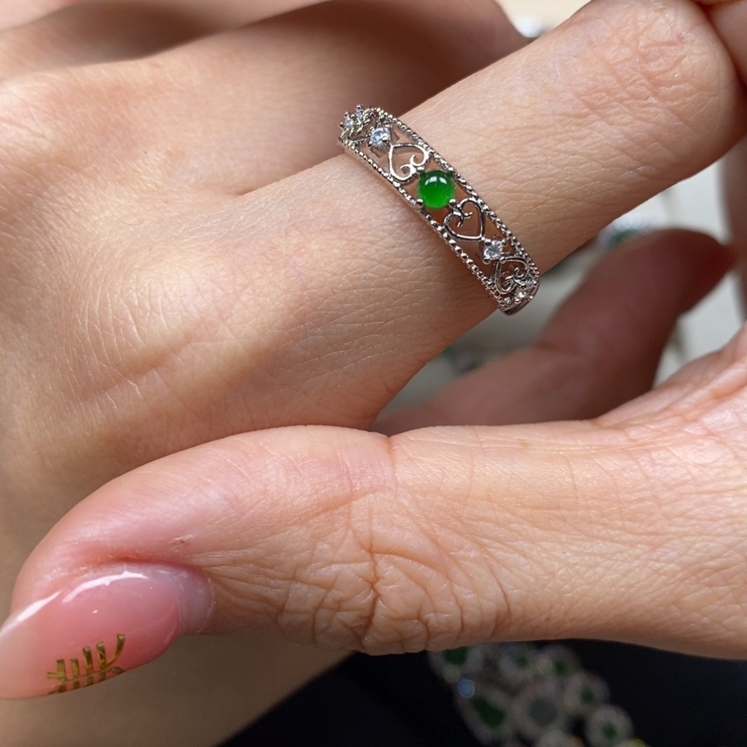 翡翠颈饰未镶嵌翡翠