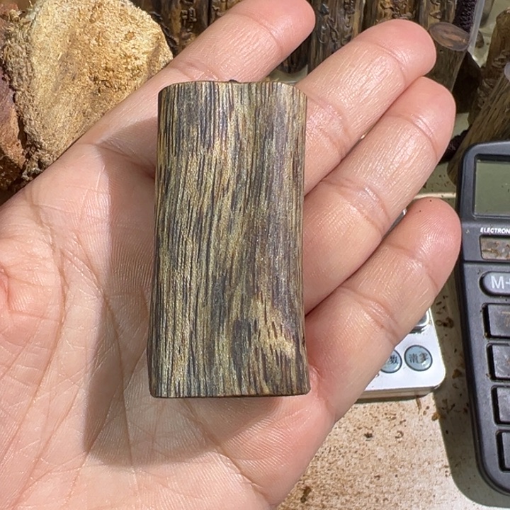 沉香吊坠紫棋楠沉香吊坠11.4克