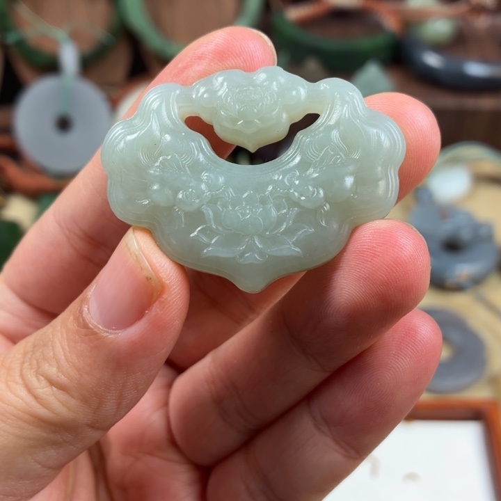 *****和田玉未镶嵌颈饰