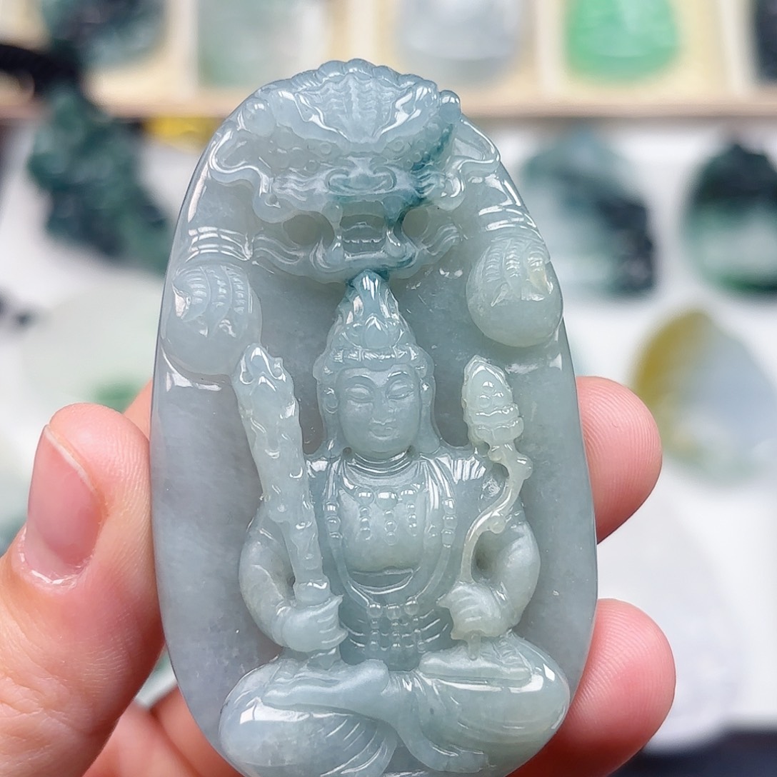 翡翠未镶嵌颈饰虚空藏