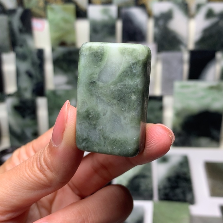 独山玉颈饰未镶嵌