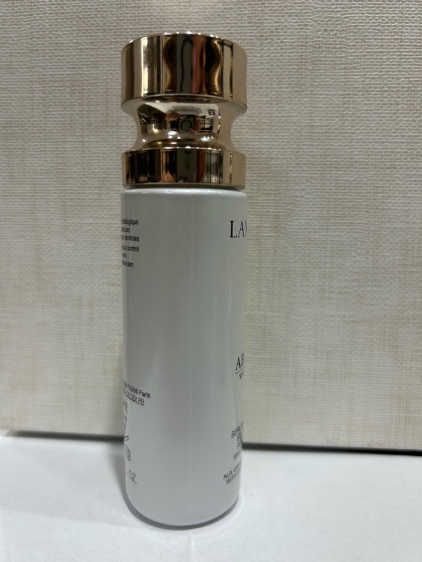 大韩推荐小蔻#菁焕发着纯白色光泽的精华