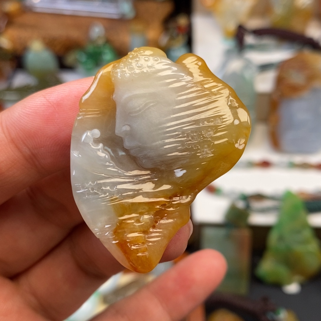 翡翠未镶嵌颈饰问道